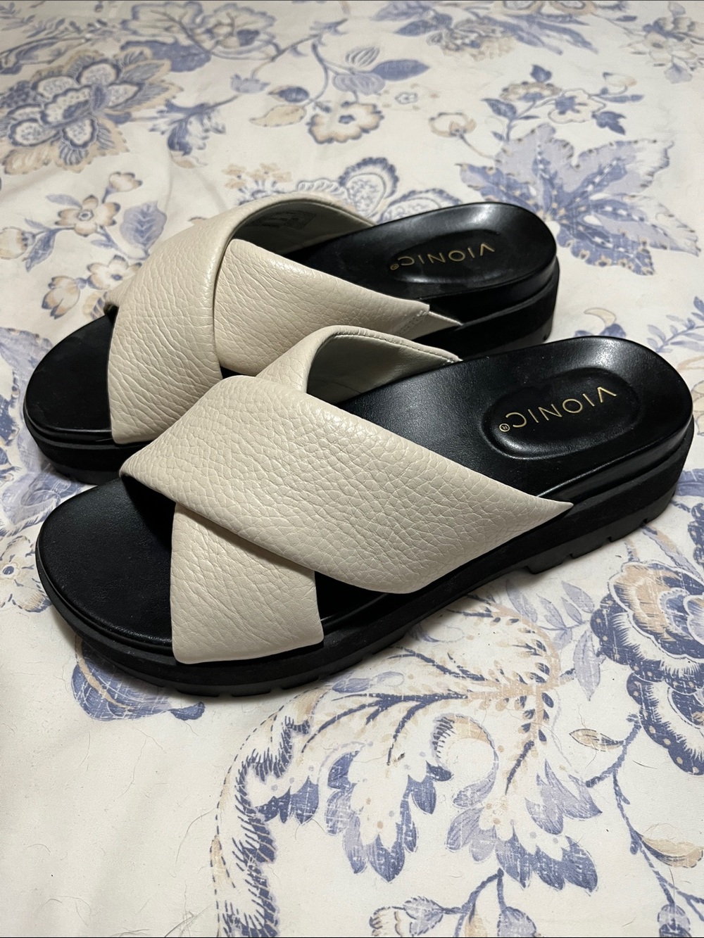 Vionic Cream Crisscross Slide Mules with Black Sole